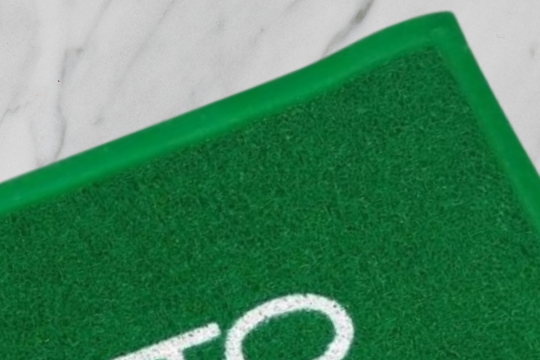 Tapete personalizado com acabamento com borda